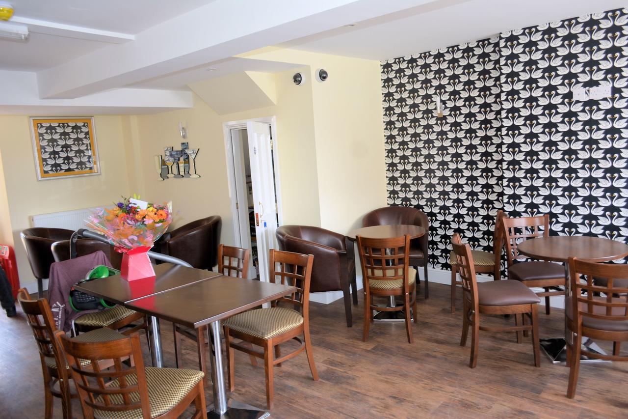 The Swan @Old Stratford Hotel Milton Keynes Exterior photo