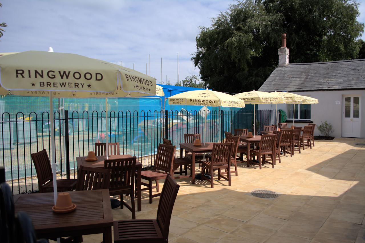 The Swan @Old Stratford Hotel Milton Keynes Exterior photo